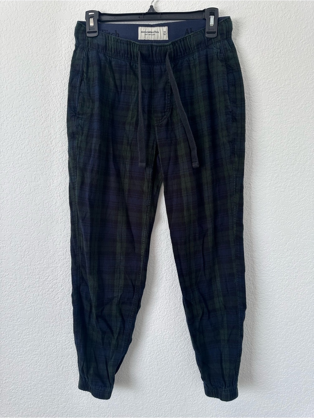 Men's Abercrombie & Fitch Blackwatch Plaid Joggers in Navy & Dark Green